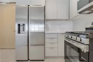 Photo #3: 2463872 Listing