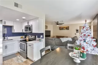 Photo #3: 2463875 Listing