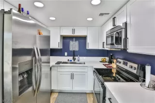 Photo #4: 2463875 Listing