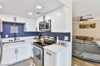 Photo #5: 2463875 Listing