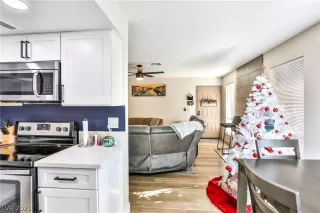 Photo #6: 2463875 Listing