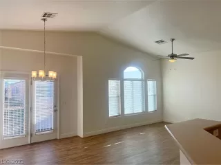 Photo #2: 2463890 Listing 
