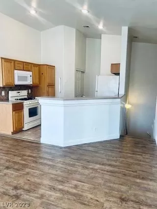 Photo #4: 2463890 Listing 