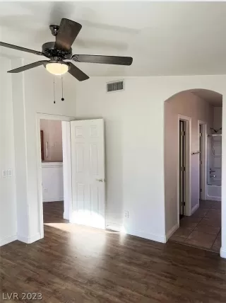 Photo #6: 2463890 Listing 