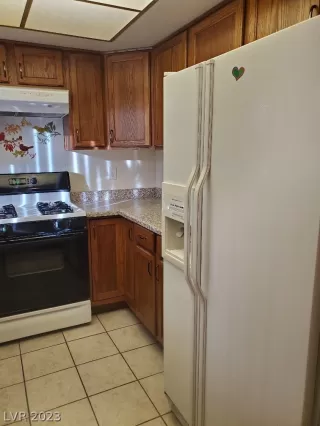 Photo #2: 2463893 Listing 