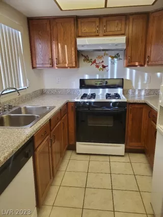 Photo #3: 2463893 Listing 