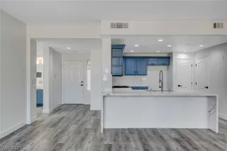 Photo #4: 2463914 Listing