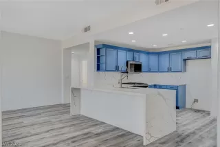 Photo #5: 2463914 Listing