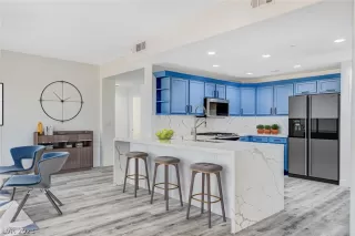 Photo #6: 2463914 Listing