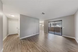 Photo #1: 2463915 Listing 