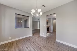 Photo #5: 2463915 Listing 