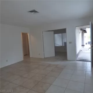 Photo #3: 2463921 Listing 