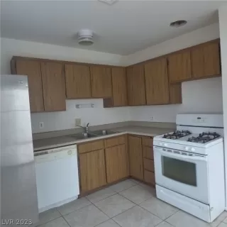 Photo #5: 2463921 Listing 