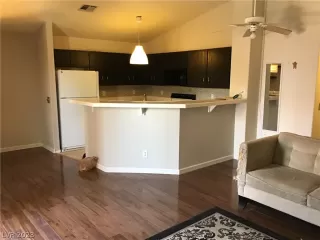 Photo #3: 2463939 Listing 