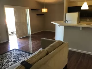 Photo #5: 2463939 Listing 