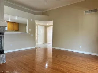 Photo #2: 2463980 Listing