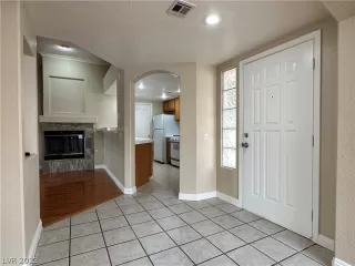 Photo #3: 2463980 Listing