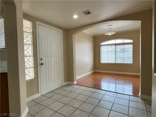 Photo #4: 2463980 Listing