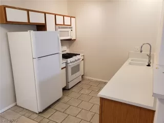 Photo #2: 2464007 Listing 