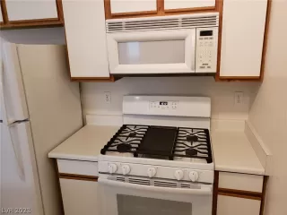 Photo #3: 2464007 Listing 