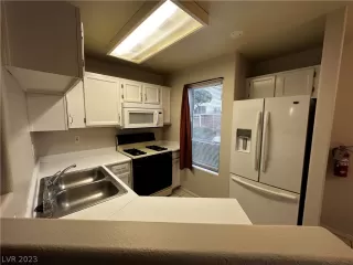 Photo #4: 2464029 Listing 