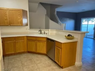 Photo #5: 2464044 Listing 