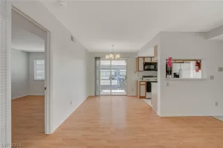 Photo #5: 2464047 Listing