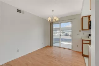 Photo #6: 2464047 Listing