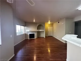 Photo #5: 2464062 Listing 