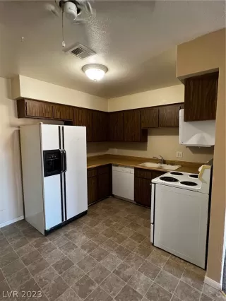 Photo #4: 2464069 Listing 