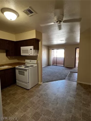 Photo #5: 2464069 Listing 