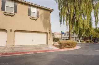 Photo #3: 2464078 Listing