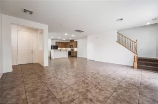 Photo #6: 2464078 Listing