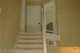 Photo #5: 2464081 Listing 