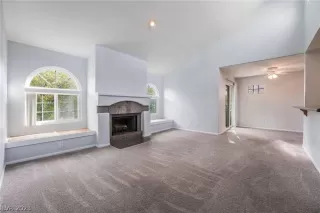 Photo #5: 2464086 Listing