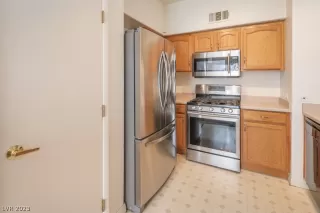 Photo #6: 2464098 Listing