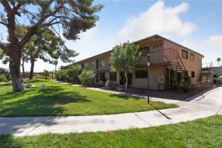 Photo #1: 2464104 Listing