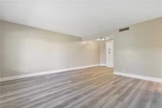 Photo #3: 2464104 Listing