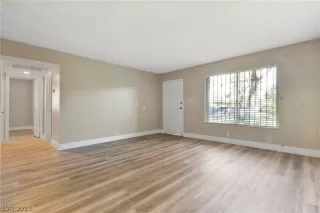 Photo #4: 2464104 Listing