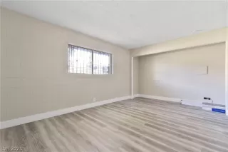 Photo #5: 2464104 Listing