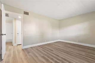 Photo #6: 2464104 Listing