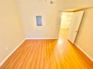 Photo #3: 2464112 Listing 