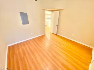 Photo #4: 2464112 Listing 