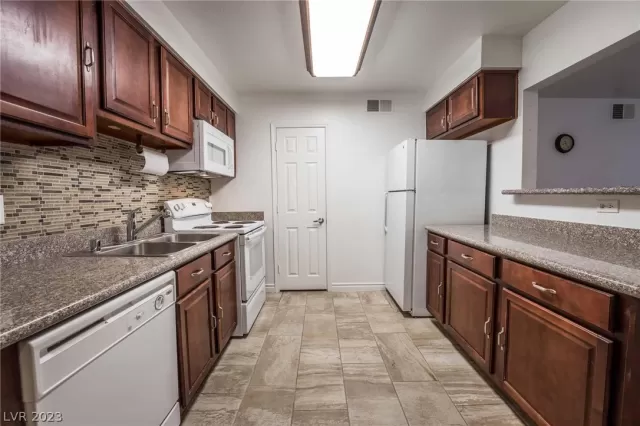 MLS: 2464128 Condo For Sale