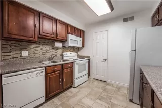 Photo #1: 2464128 Listing 