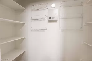 Photo #3: 2464128 Listing 