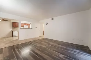 Photo #6: 2464128 Listing 