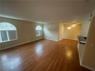 Photo #3: 2464139 Listing 