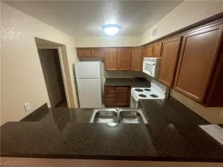 Photo #6: 2464139 Listing 