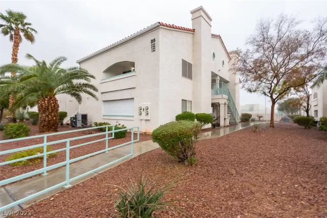 MLS: 2464142 Condo For Sale